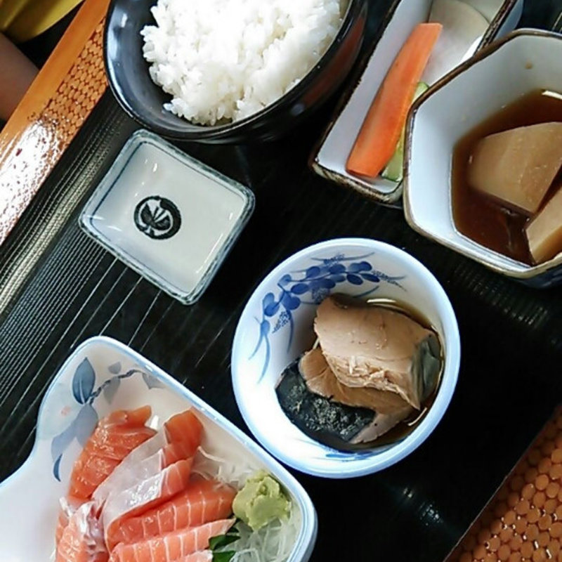 サーモン刺身定食(魚いちず )