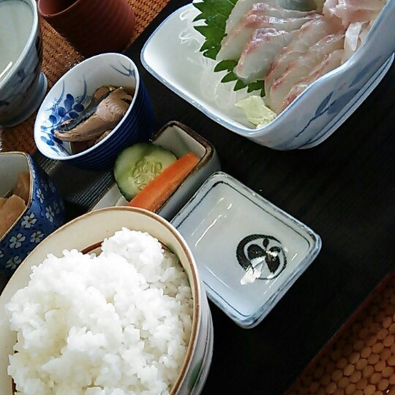 ヒラメ刺身定食(魚いちず )