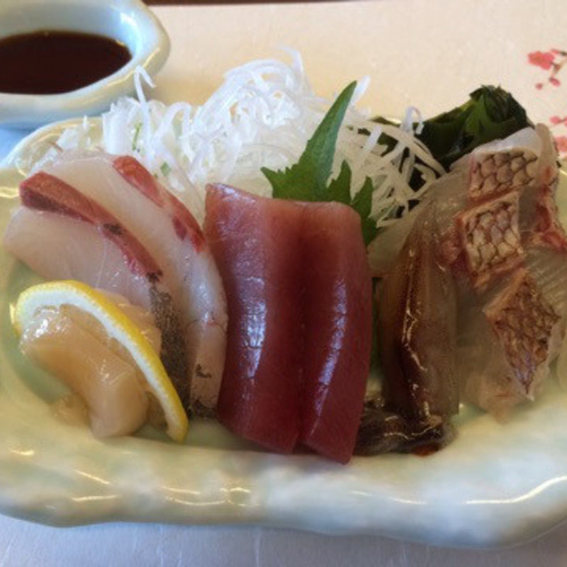 刺身盛り合わせ(魚すず )