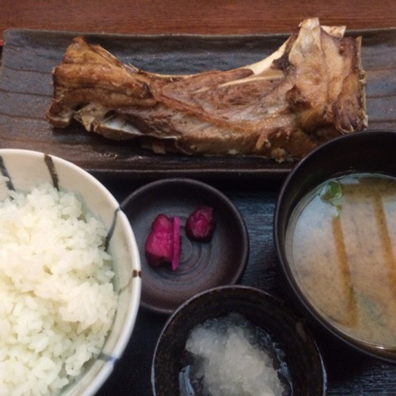 マグロのカマ焼き定食(魚人食堂 （ウオンチュショクドウ）)