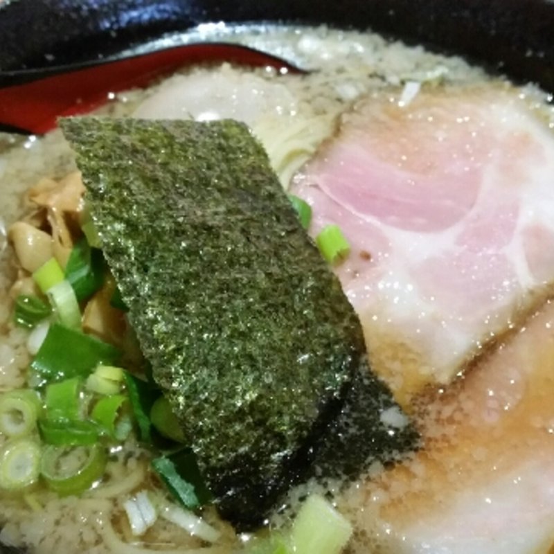 上背脂にぼし醤油らーめん(魚介系中華そば にぼけん )