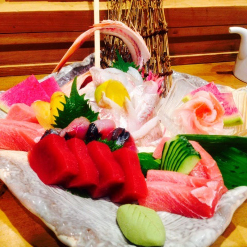 お刺身盛り合わせ(魚八千両)