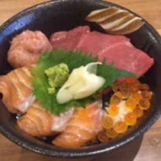 海鮮4色丼(魚問屋 魚政宗 川崎分店)