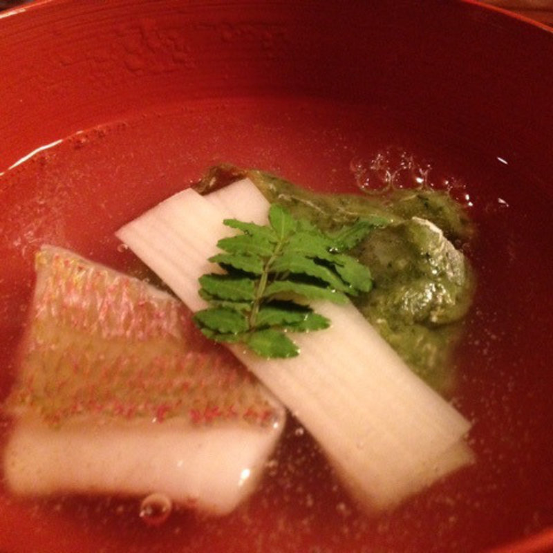 よもぎ餅とレンコ鯛のうす葛仕立(魚安 )