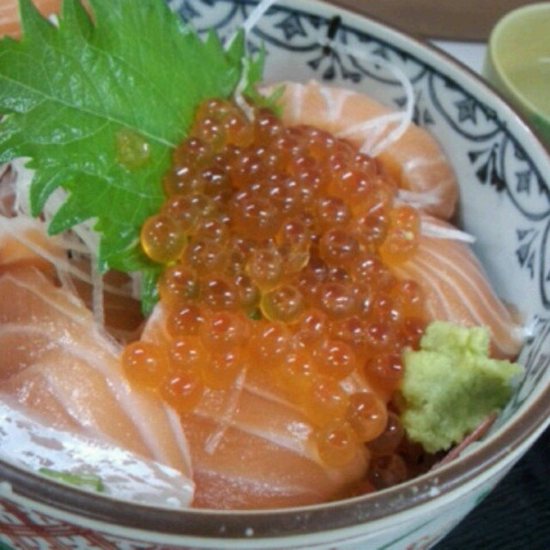 サーモンいくら親子丼(魚市場食堂)