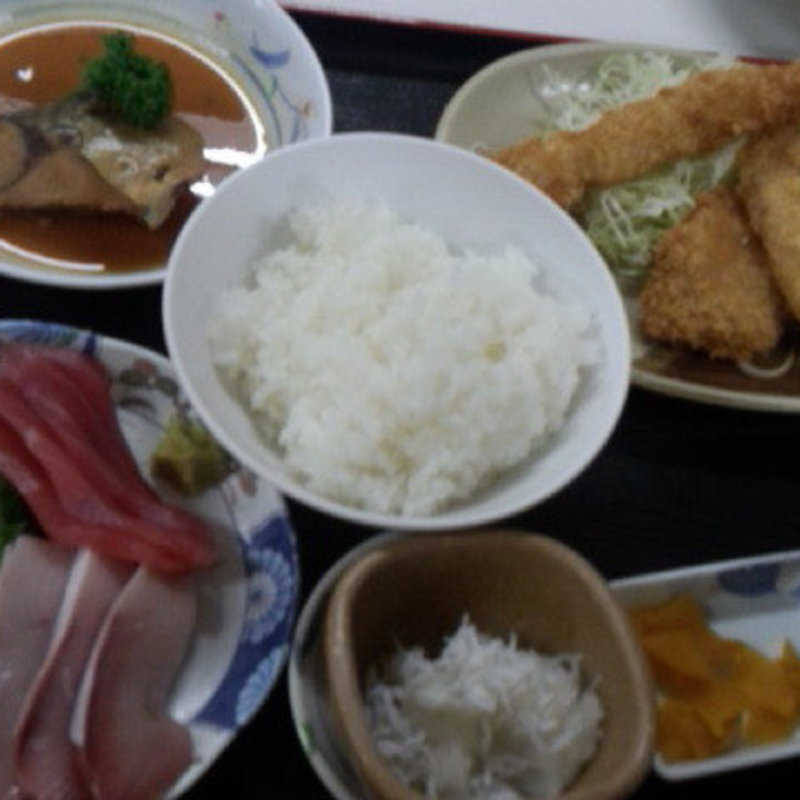 デラックス定食(魚市場食堂)