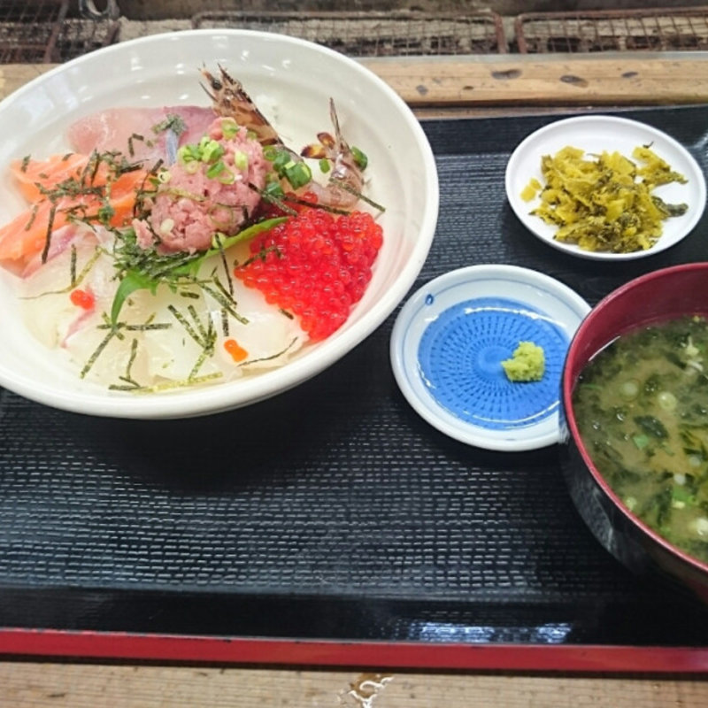 活車海老海鮮丼(魚市魚座 （うおいちうおざ）)
