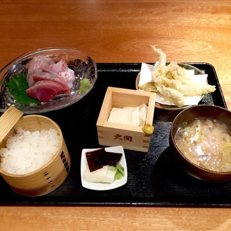 お刺身の定食(魚感うえさき)