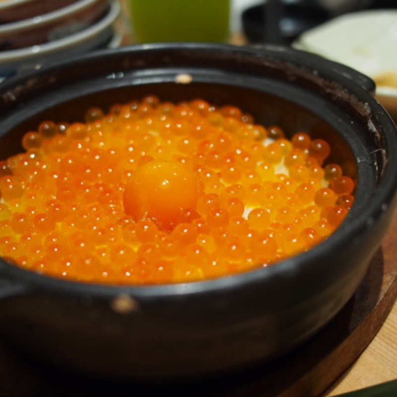 土鍋いくら玉子飯(築地もったいないプロジェクト 魚治)