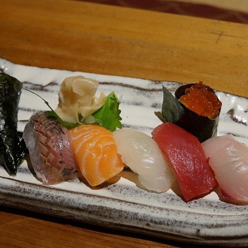 にぎり寿司(魯山人 （ほっかいどうりょうり ろさんじん）)