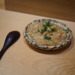 香箱蟹の身と殻で出汁をとった所に酢飯を入れたリゾット風(鮨 なんば )