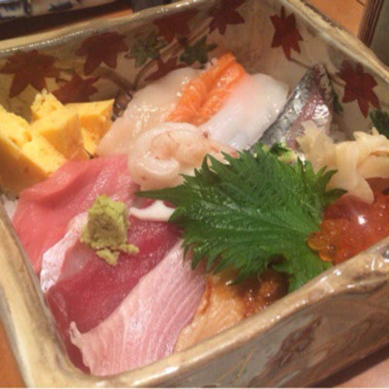 特上ちらし(鮨 魯山 新宿店)