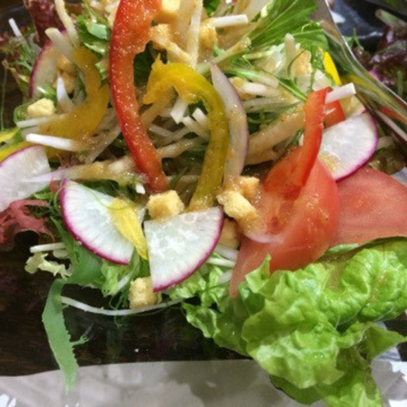 彩り鮮やかなしゃきしゃきサラダ(鮨処 若いわい 音羽町店 )