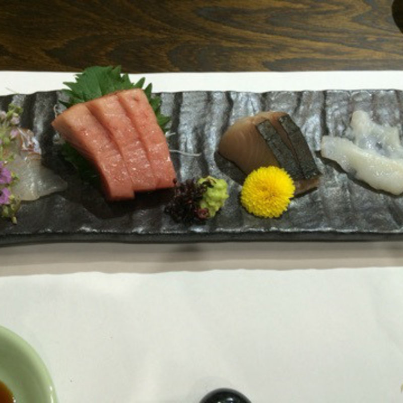 花形の刺身(鮨処 若いわい 音羽町店 )