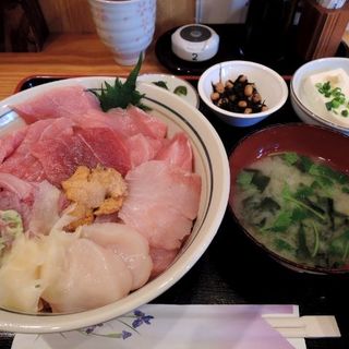 特選海鮮丼(伊勢屋)