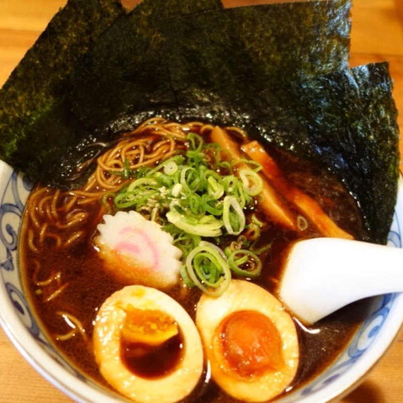 鯛だしブラック　のり味玉そば(鯛だしそば・つけ麺　はなやま)