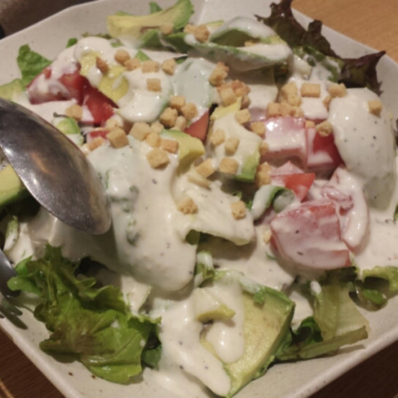 アボカドのシーザーサラダ(鳥まつ 浜松町本店)