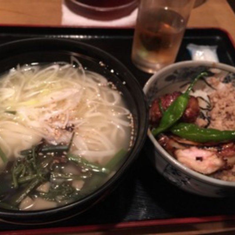 稲庭うどん（小焼鳥丼付き）(鳥与志)