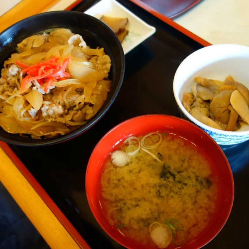 由利牛丼（由利牛使用）(鳥海山稲倉山荘)
