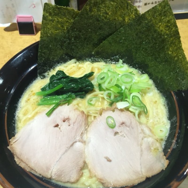 豚骨ラーメン (鶏番長)