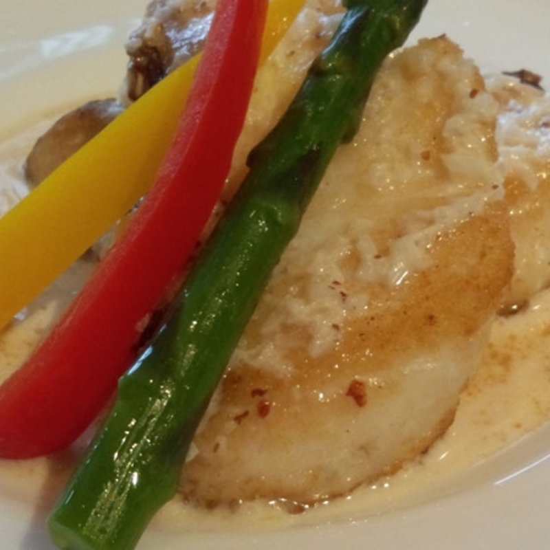 真鯛のポワレ 白ワインオニオンソース(麦とぶどう )