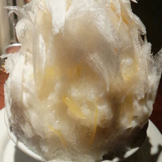 レモンとアールグレーのムース入りかき氷(麦酒屋 るぷりん 銀座)