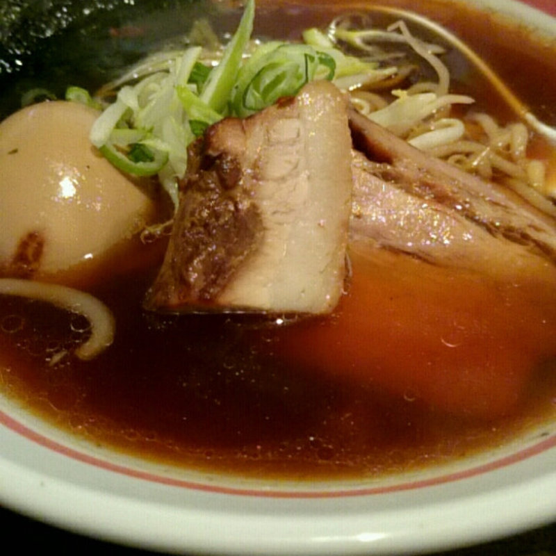 醤油麺＋半味玉(麺・吉平 )