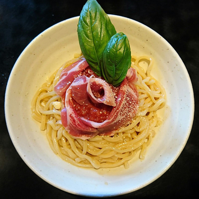 トマトと生ハムのチーズ冷麺(麺の坊 晴天)