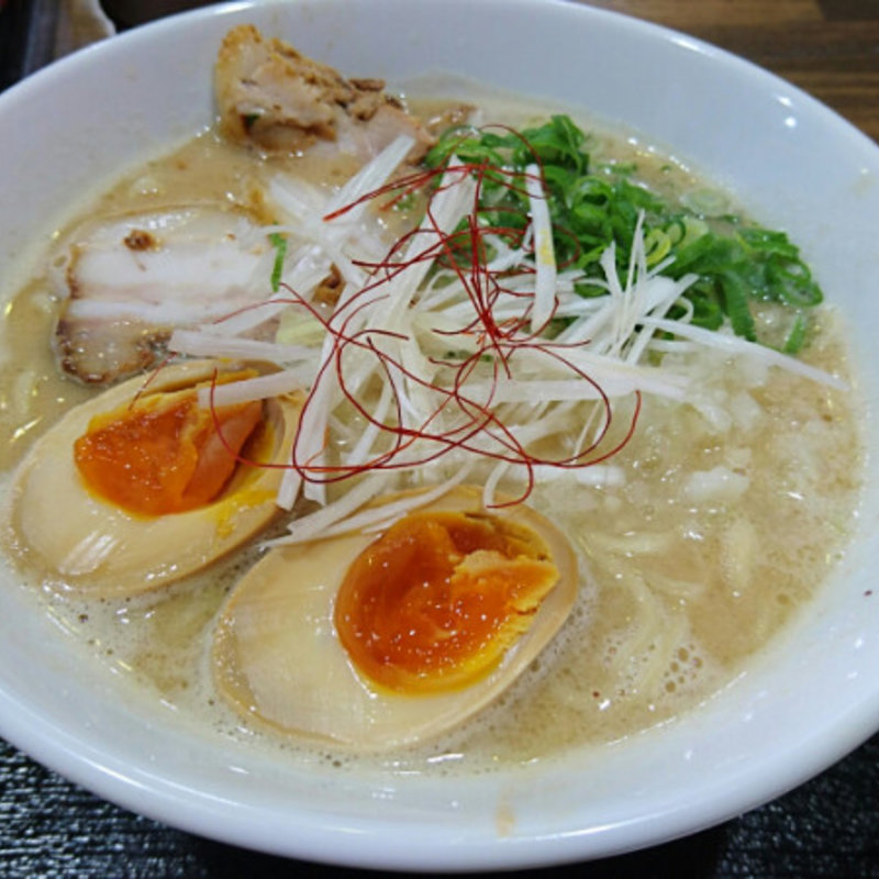 鶏白湯味卵ラーメン(麺ヒーロー)