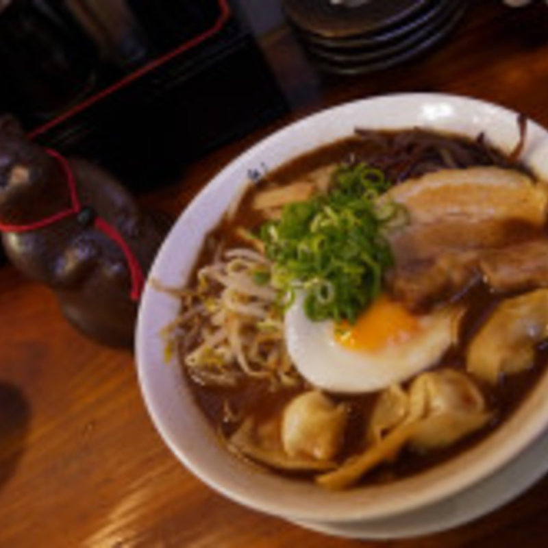 黒とんこつラーメン(麺や おの食堂)