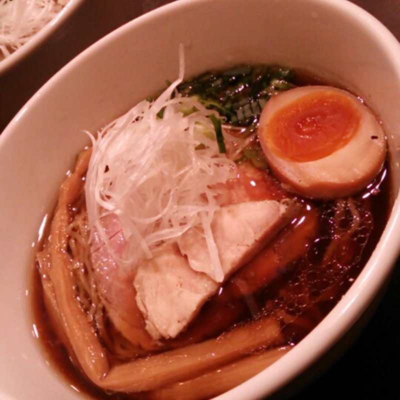 半玉醤油そば(麺や 蒼輝 （AOIKAGAYAKI）)