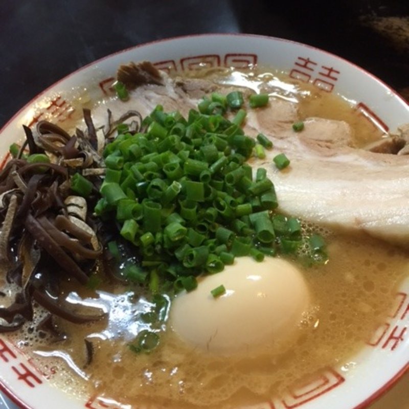 とんこつ醤油らーめん(中華そば専門 めんや いただき（旧：麺や 頂 ）)