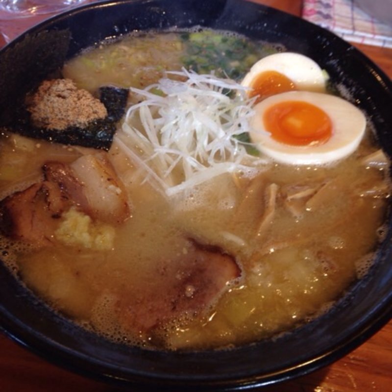 味噌白湯（味玉トッピング）縮れ麺(麺や 亀陣)