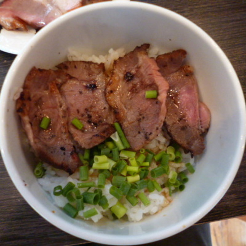 ローストポーク丼(小)(麺処 ほん田 niji （メンドコロ ホンダ ニジ）)