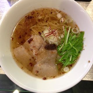 XO醤薫イベリコ豚の醤油ラーメン(麺劇場 玄瑛 六本木店)