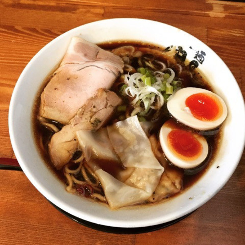 醤油らーめんBLACK(麺匠 中うえ  )