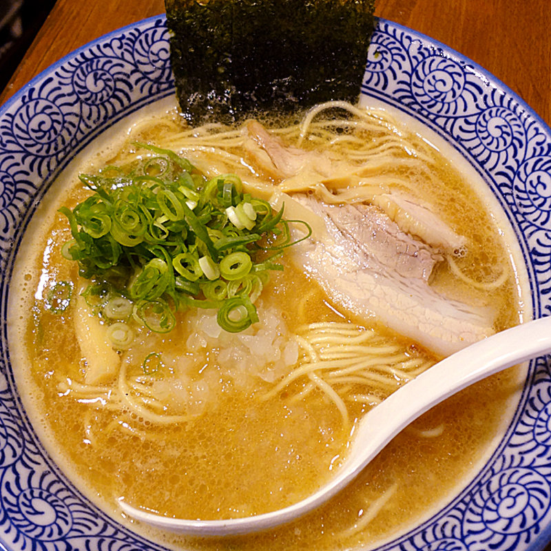 濃厚鶏白湯煮干ラーメン(麺匠春晴 )