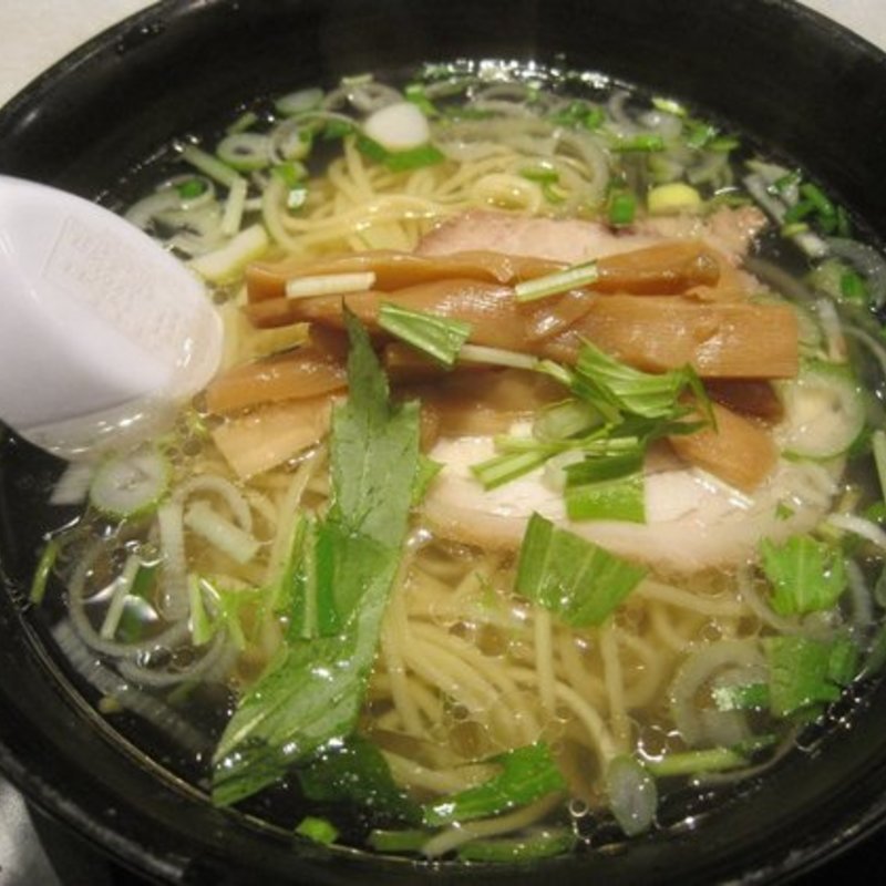 塩ラーメンのハーフ(麺厨房あじさい 紅店 （函館ベイ美食倶楽部店）)