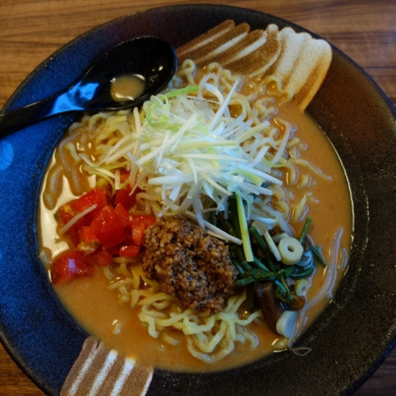 冷し味噌ラーメン（大盛り）(蔵出し味噌 麺場 芝山商店)