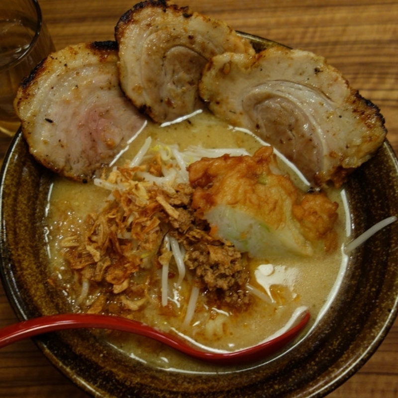 大分フンドーキン製 九州麦味噌炙りチャーシュー麺(蔵出し味噌 麺場 芝山商店)