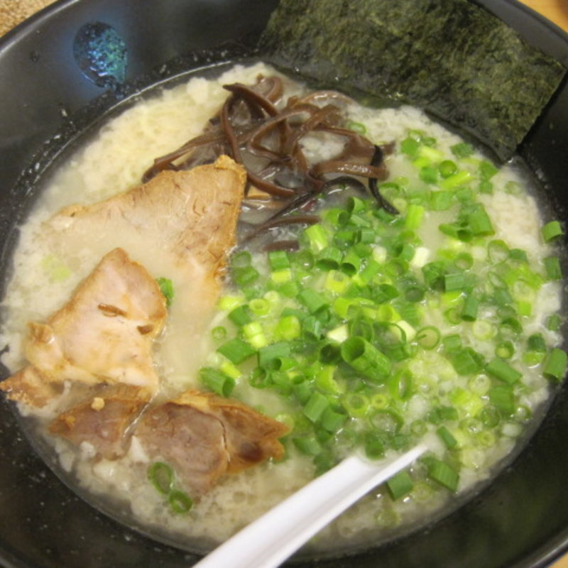 白とんこつらーめん(麺家　たか志 )