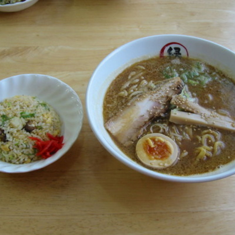 白湯スープの濃コク正油らぁめんと焼き飯（小）セット(麺屋　縁)
