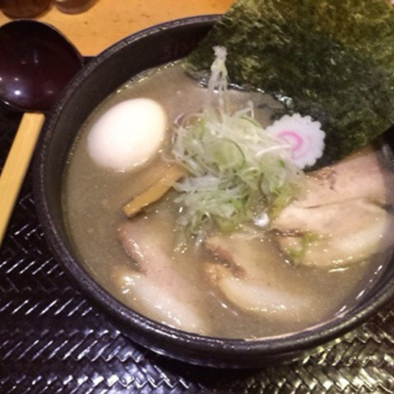 スペシャル 極煮干しラーメン(麺屋しみる)