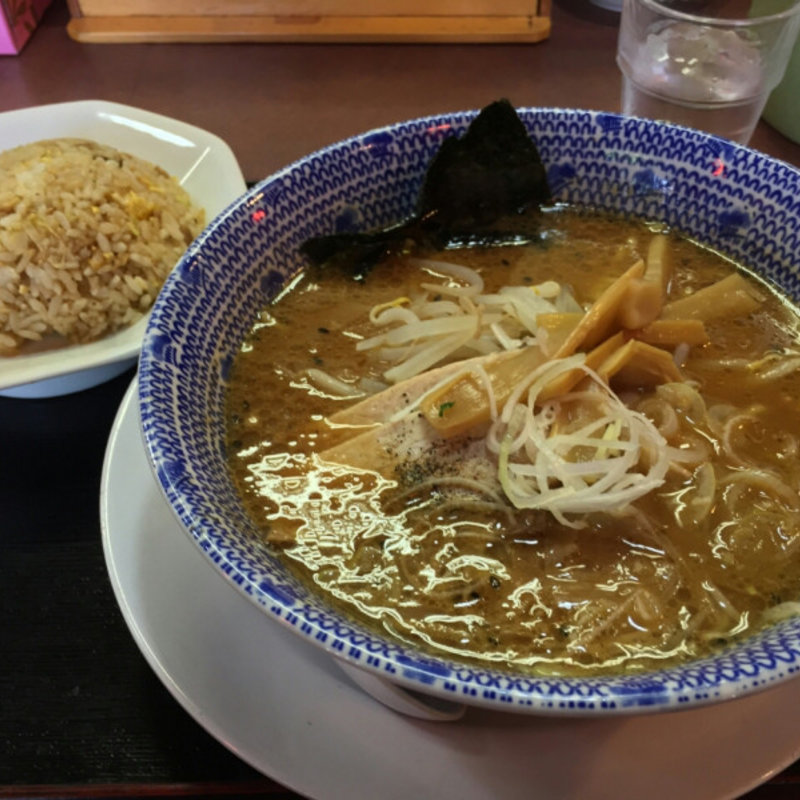 中華そばと半チャーハンセット(麺屋なるきす)