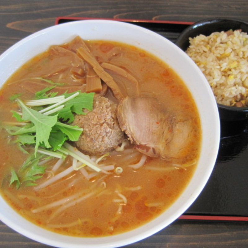 辛味噌ラーメンと半チャーハン(麺屋ふうる)