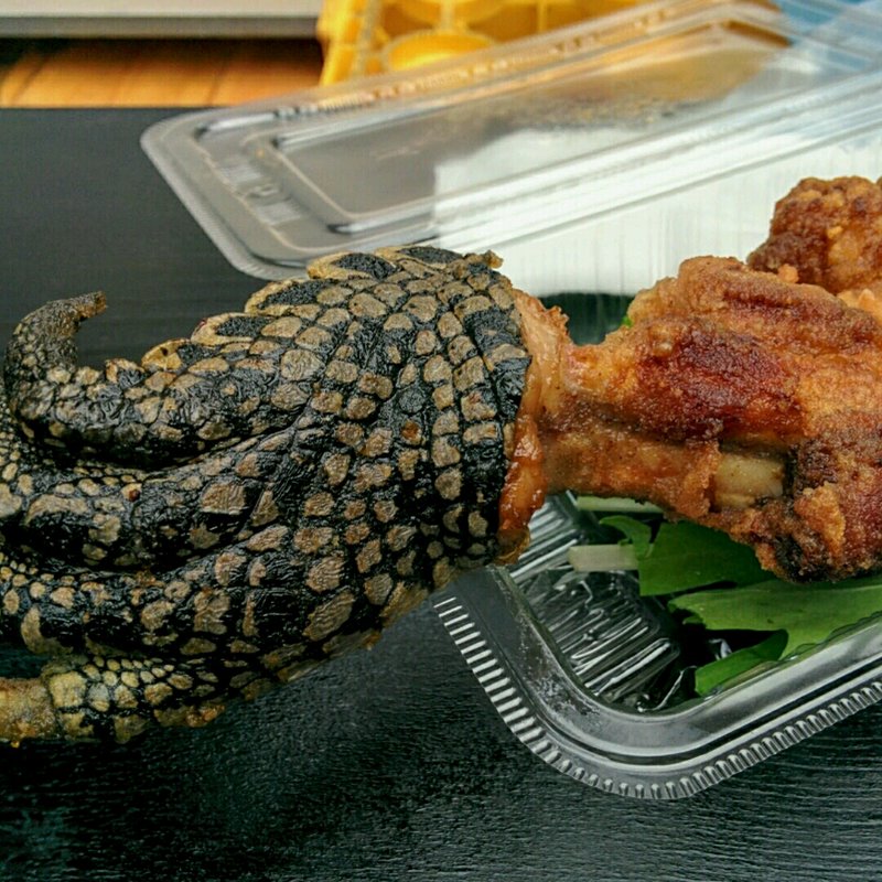 ワニの手一本揚げ(珍獣屋)