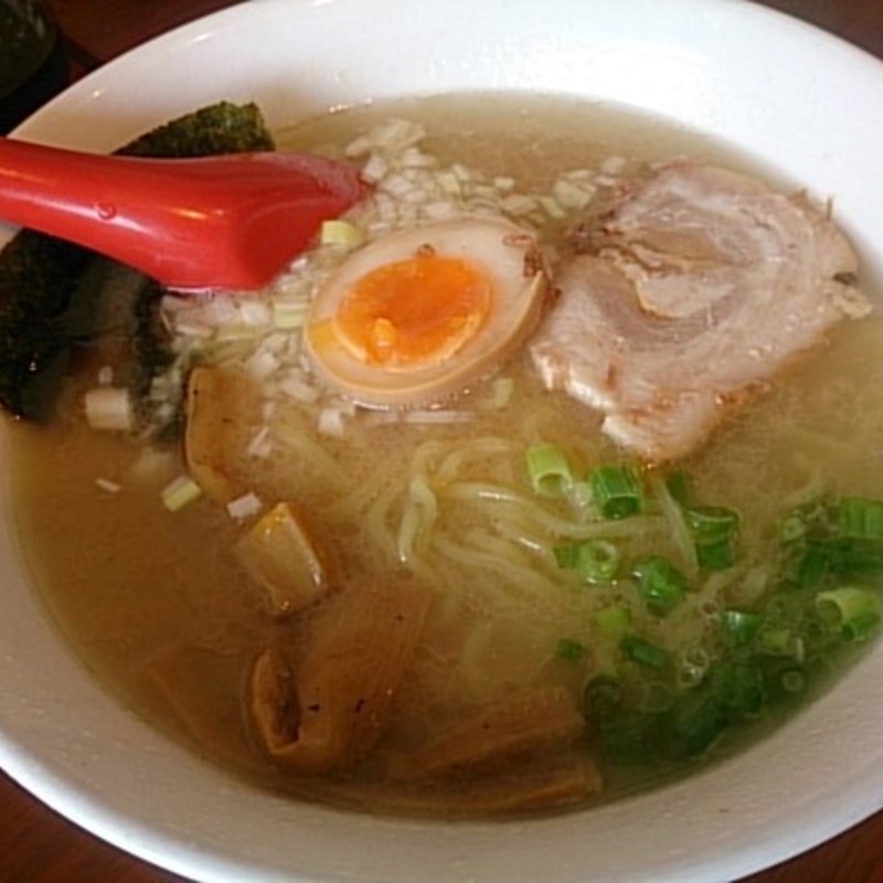 醤油らーめん（とんこつ醤油）(麺飯厨房 牡丹荘 稲里店)