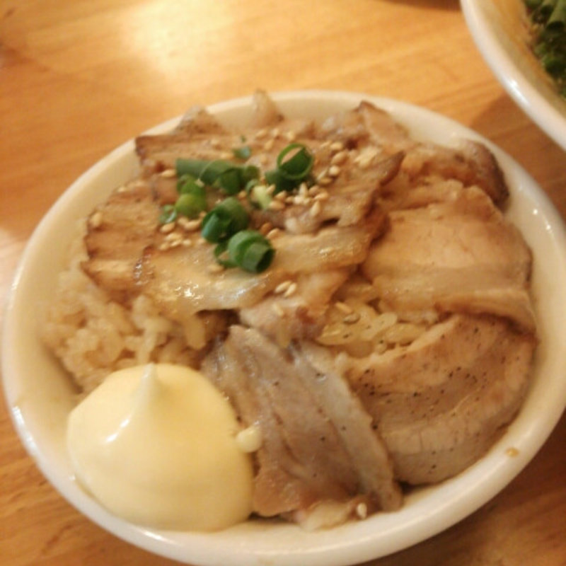 半チャーシュー丼(黒竜)