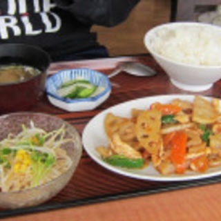 鶏肉とレンコンのピリ辛炒め定食(中華料理 龍宝)