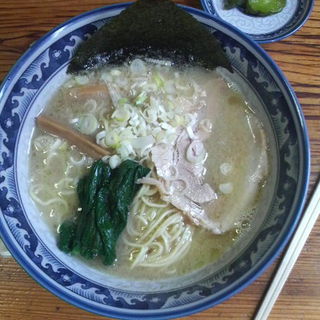 熟成塩豚骨ラーメン(龍神麺 )